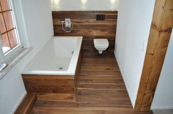 Pros and Cons of Installing Laminate Flooring in Bathroom