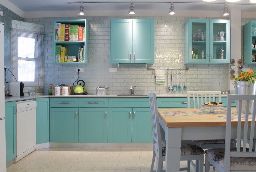 pale turquoise kitchen wall