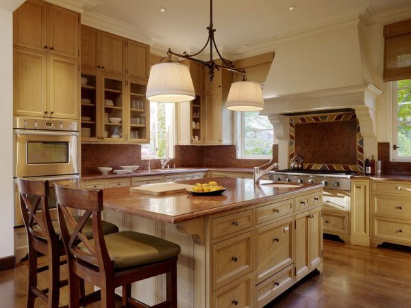 Colonial Style Kitchen as Distinctive Feature of Chic Interior