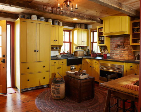 Colonial Style Kitchen as Distinctive Feature of Chic Interior